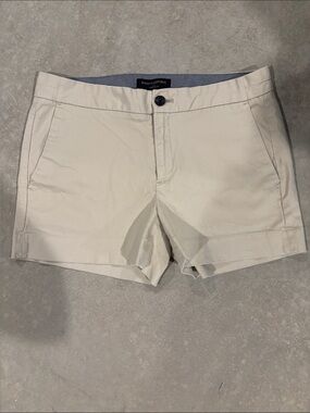 Banana Republic Cream Women's Shorts. Hampton fit